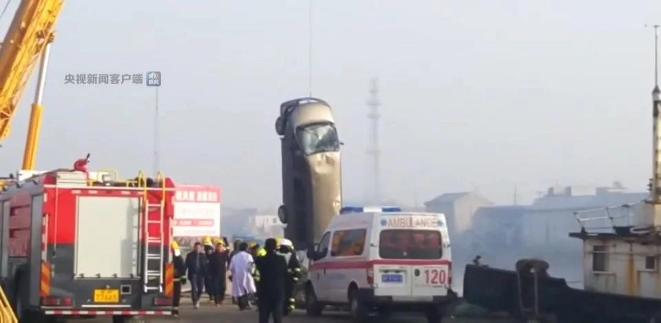 客車(chē)自動(dòng)破窗裝置,遙控自動(dòng)破玻器,破窗器,南冠破玻器