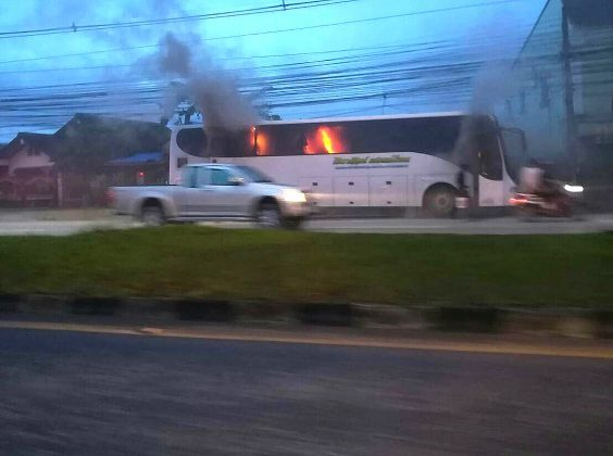 客車自動(dòng)破窗裝置,遙控自動(dòng)破玻器,破窗器,南冠破玻器 客車自動(dòng)破窗裝置,遙控自動(dòng)破玻器,破窗器,南冠破玻器